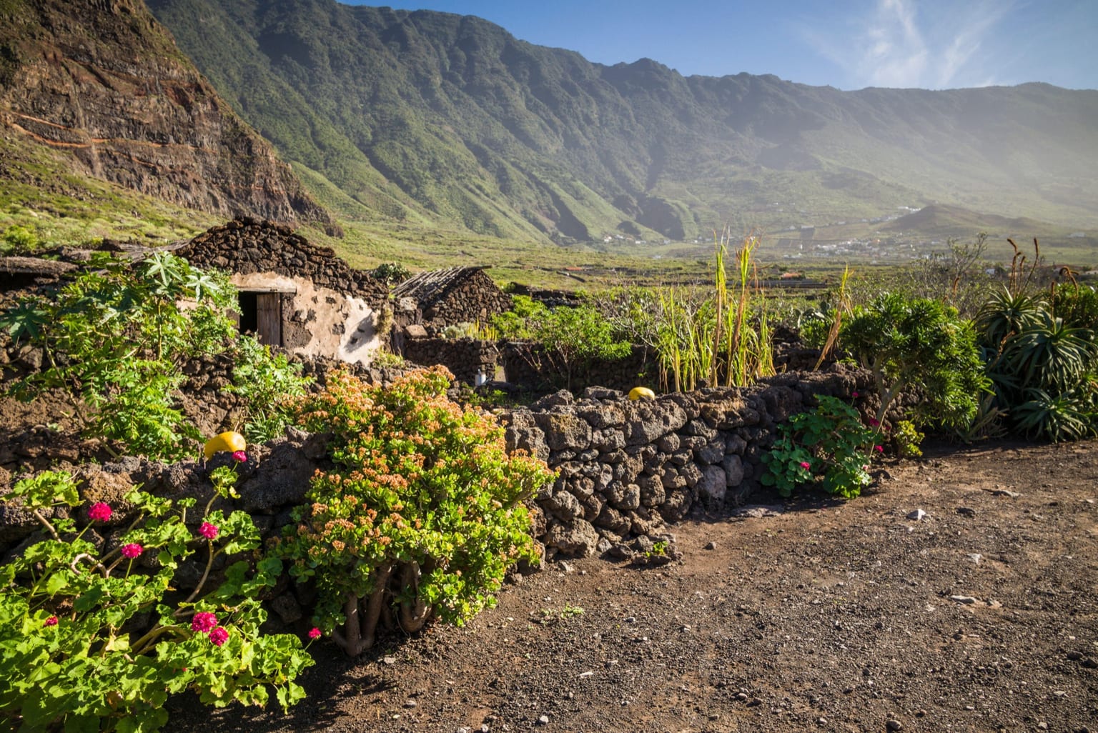 Paisaje costero y relieve de El Hierro