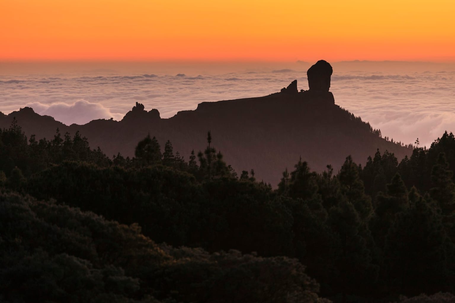 Puesta de sol sobre las cumbres de Gran Canaria