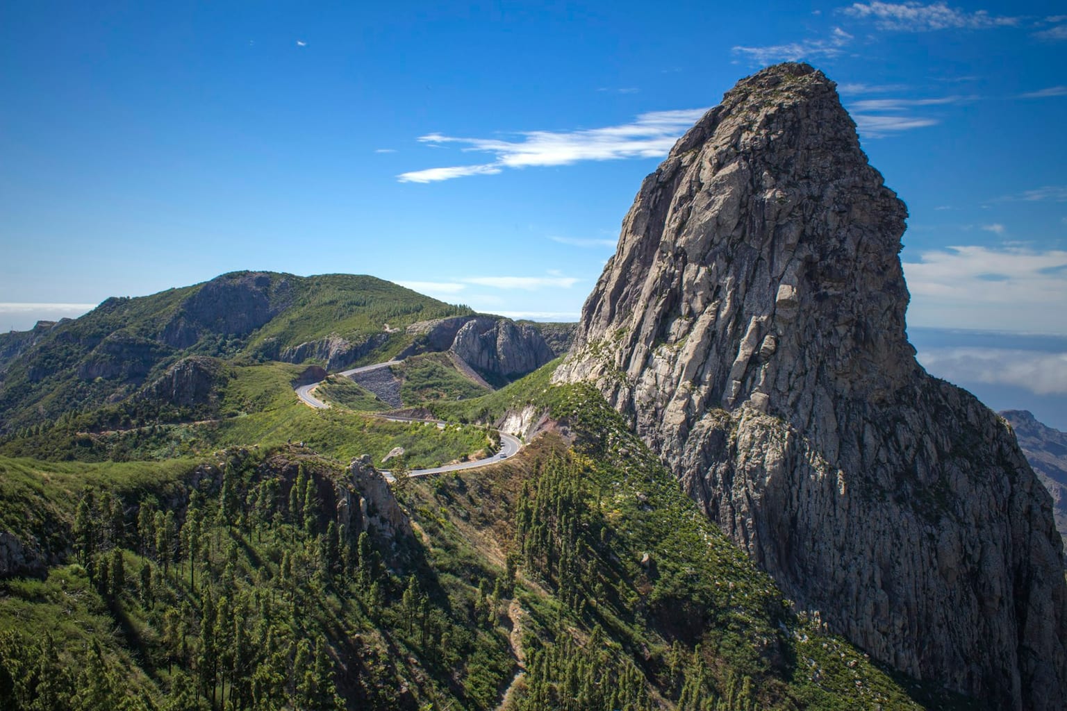 Roque de Agando y carretera de montana en La Gomera