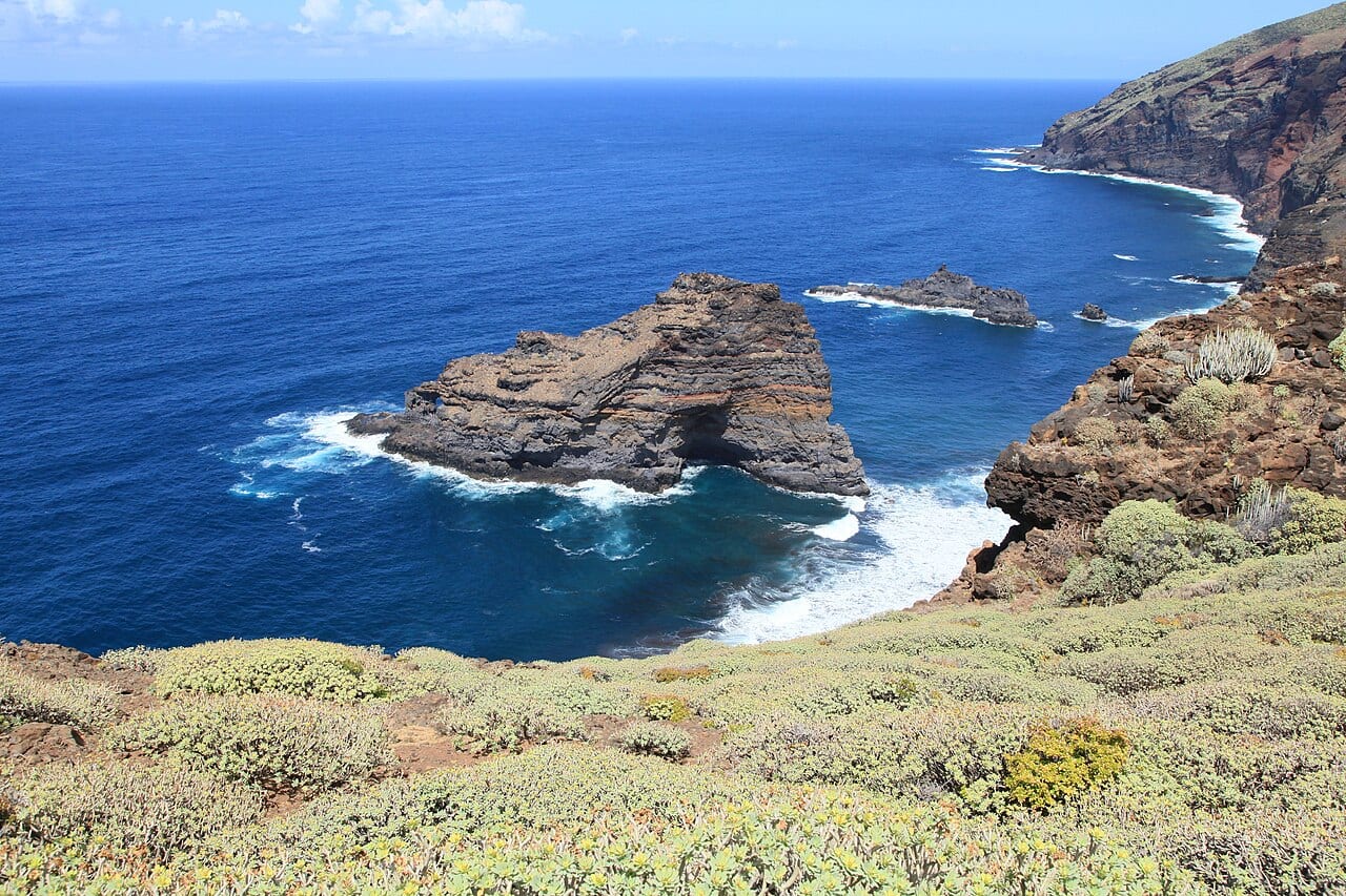 Roque de las Tabaibas im Vordergrund und Roque del Guincho im Hintergrund.